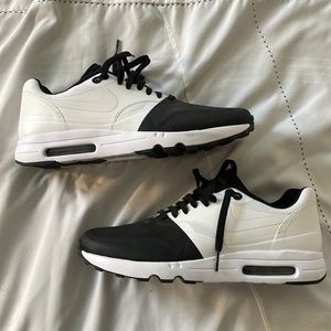 Nike Air Max - Like New